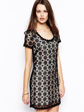 NWT FRENCH CONNECTION Black Lace Circle Pattern Mini Dress w/Full Pink Lining